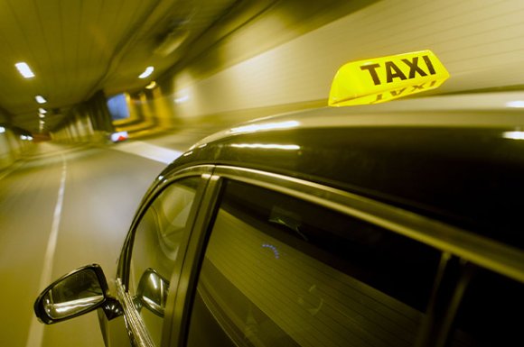 Taxi pour transport de personne toutes distances à Saint-Léger-de-Montbrun. Taxi Frédéric FAUCHER